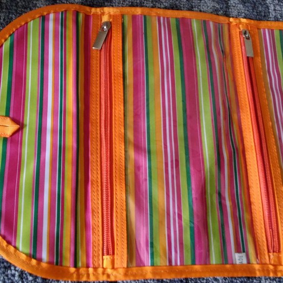 Multicolored Hanging Storage With Pockets - Picture 3 of 5